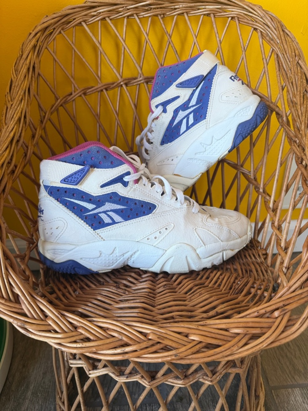 Vintage 1990s Reebok THE PUMP preseason White and Purple sneakers